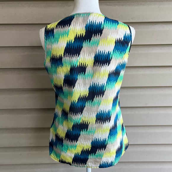 •Banana Republic• Abstract Print Ruffle Front Sleeveless Top - Size Small - Picture 5 of 8